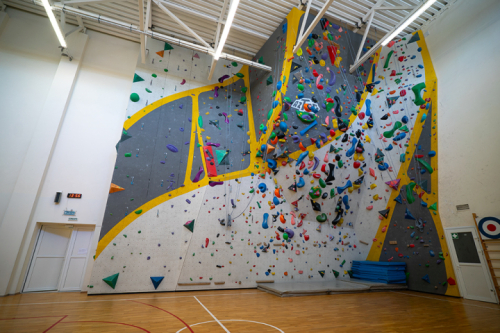 Скалодром Aztec в МАОУ СОШ № 58